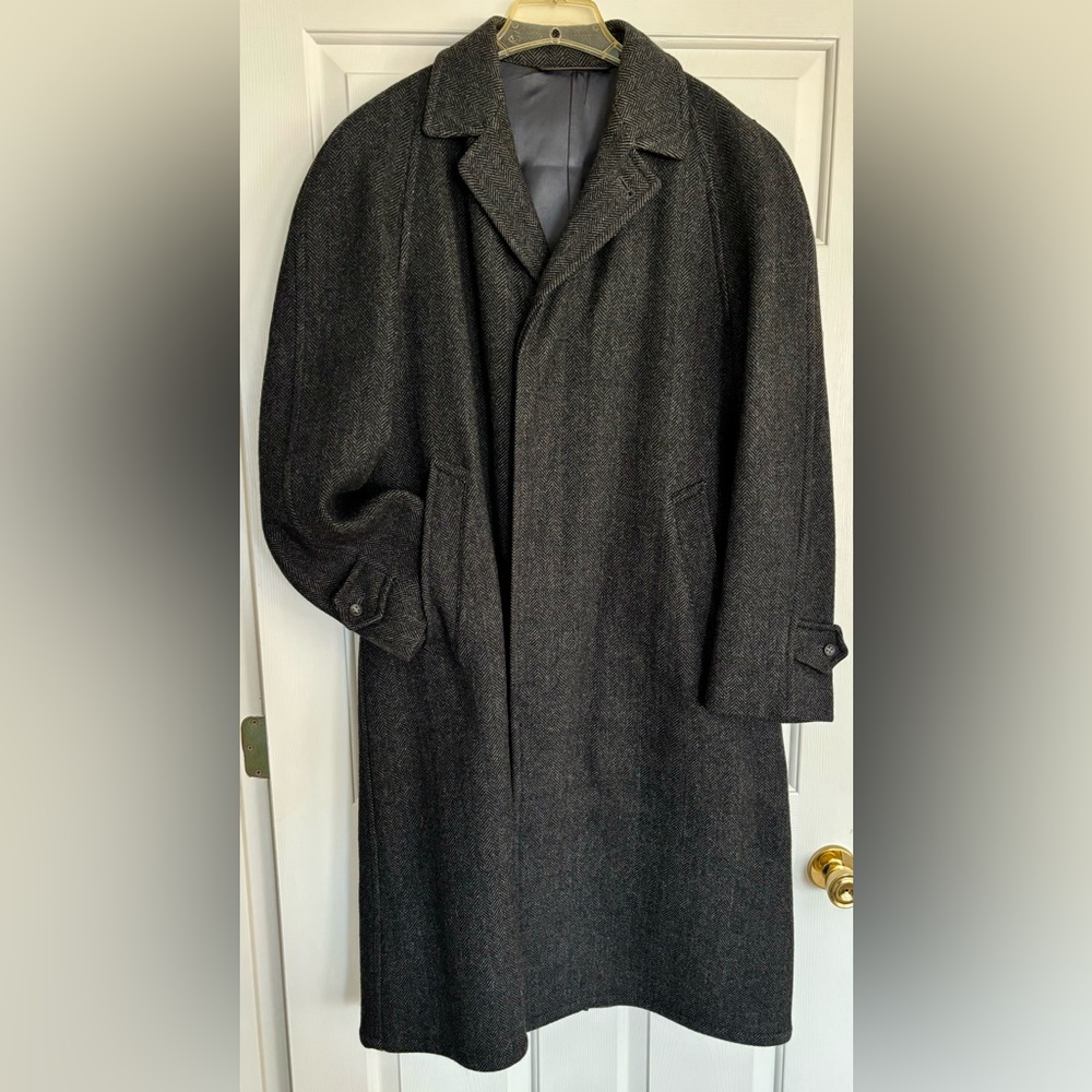 Beautiful vintage men’s wool coat. Dark grey and gorgeous weight. Probably XL